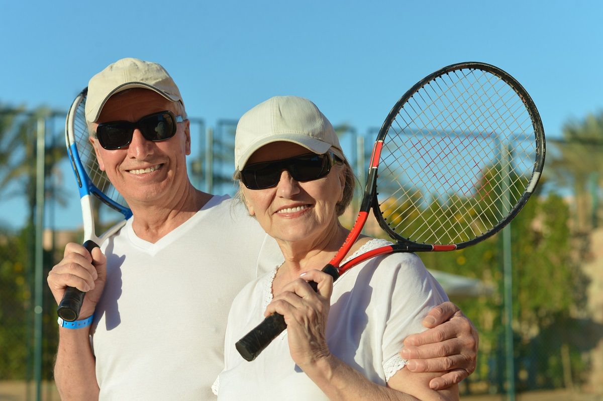 Tenisul pentru persoanele în vârstă. Avantaje și beneficii