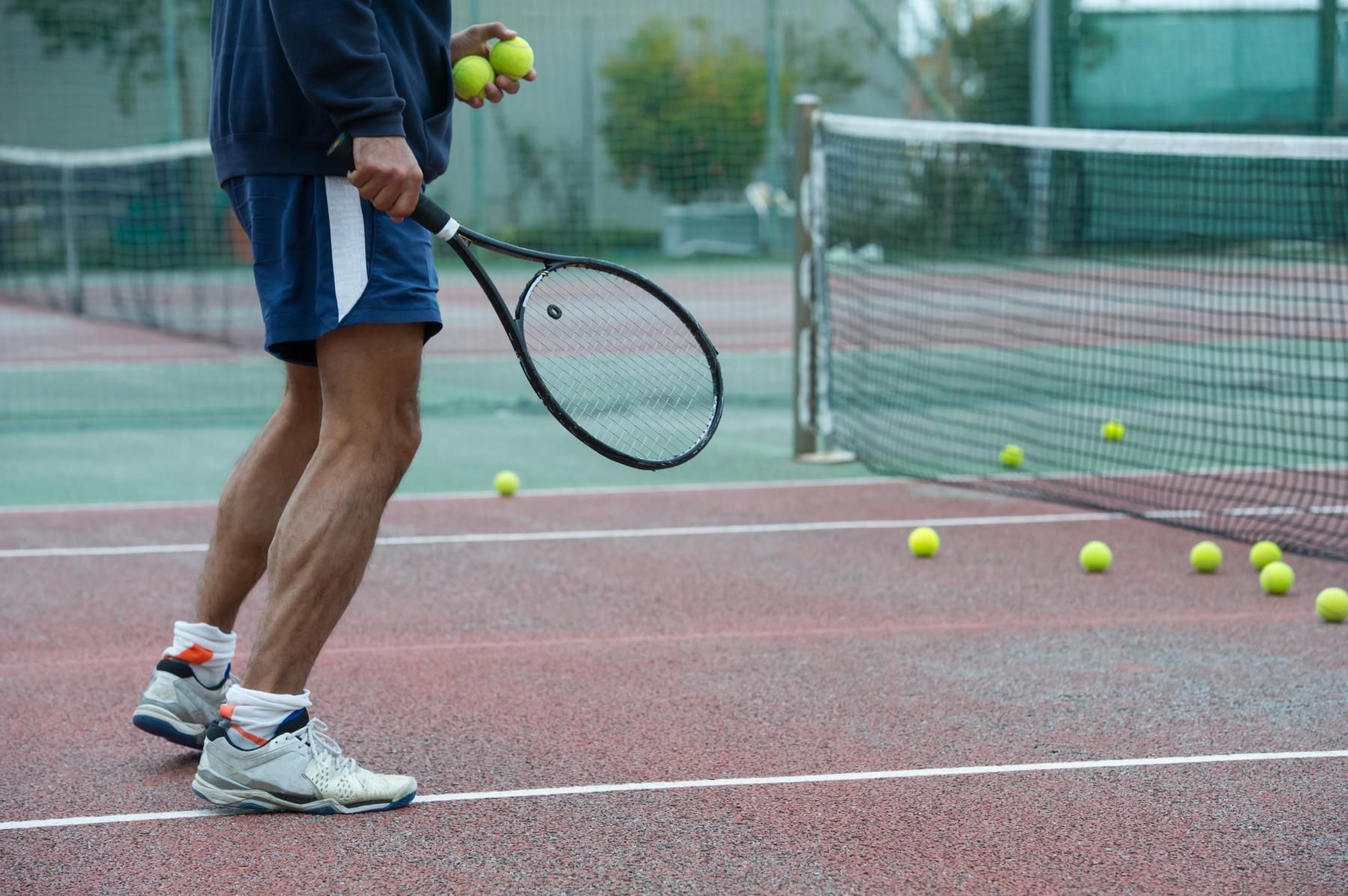 Cum să te antrenezi singur la tenis
