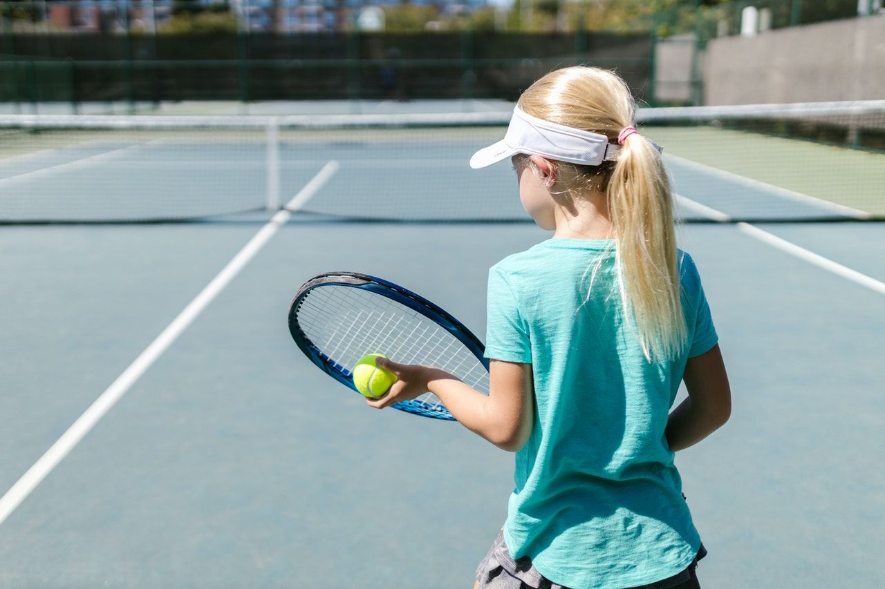 10 beneficii ale tenisului pentru copii