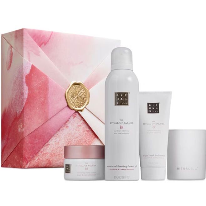 Set Kit Rituals Ritual Of Sakura 125 ml Exfoliant de corp cu zahar + 200 ml Spuma de dus + 100 ml Crema de corp + 140 gr Lumanare, Femei